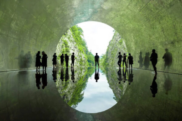 大地の芸術祭の清津峡渓谷トンネル